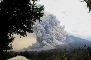 Nube tóxica volcánica envuelve a Gran Bretaña: alerta de salud emitida